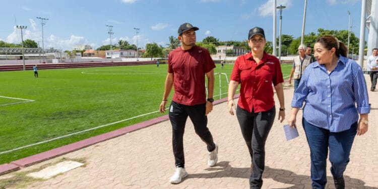 Un antes y un después para el deporte playense; la Unidad Deportiva Playa del Carmen estrena pasto sintético
