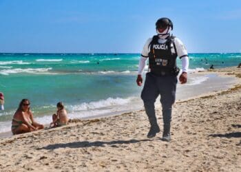 Suspenden a cinco policías relacionados con el fallecimiento de un pescador en Playa del Carmen, había sido detenido en la Zofemat