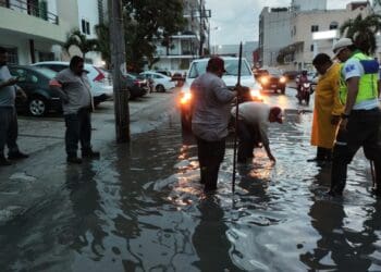 Respuesta inmediata ante lluvias; Protección Civil y Servicios Públicos de Playa del Carmen activan el Operativo Tormenta
