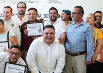 Gobierno de Estefanía Mercado entrega reconocimientos a integrantes de la Caravana Humanitaria de Playa del Carmen