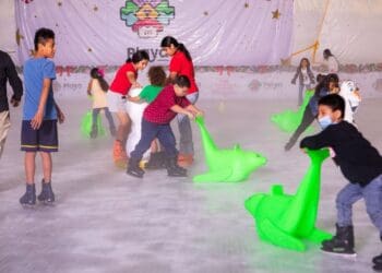 Gobierno de Playa del Carmen abre la pista de hielo de acceso libre más grande de Quintana Roo para el disfrute de las familias