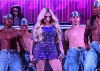 Bellakath congrega a más de 20 mil personas en el primer concierto del Carnaval de Playa del Carmen 2026.