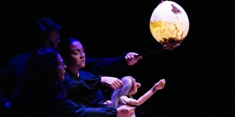 Arranca el Festival Internacional de Teatro de Playa del Carmen con exposición y obra de títeres.