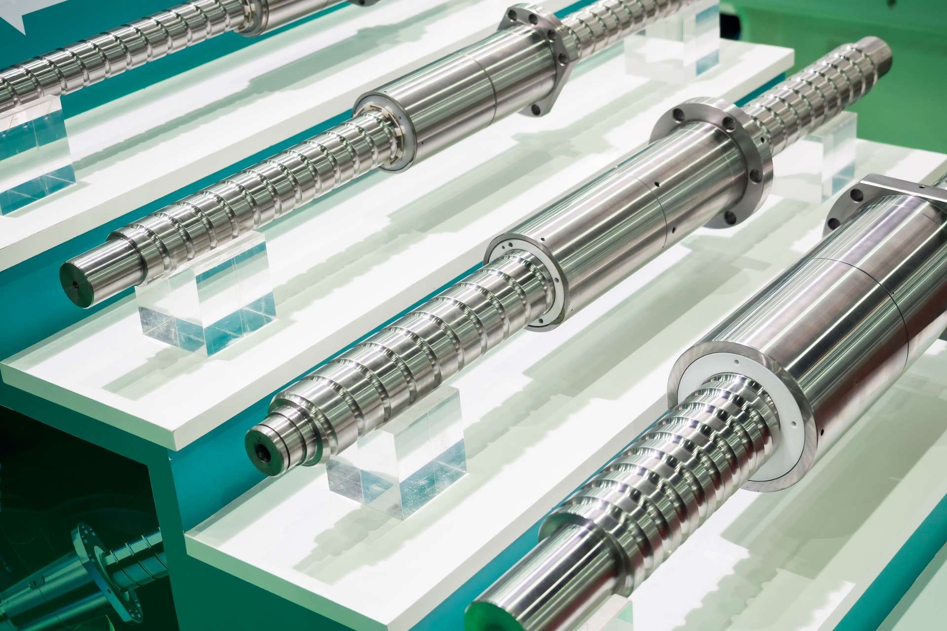 What are the common symptoms of gearbox load imbalance in industrial machinery?