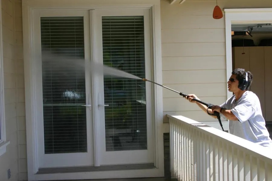 Taking on a House Cleaning Project: Your Complete Spring Cleaning Guide