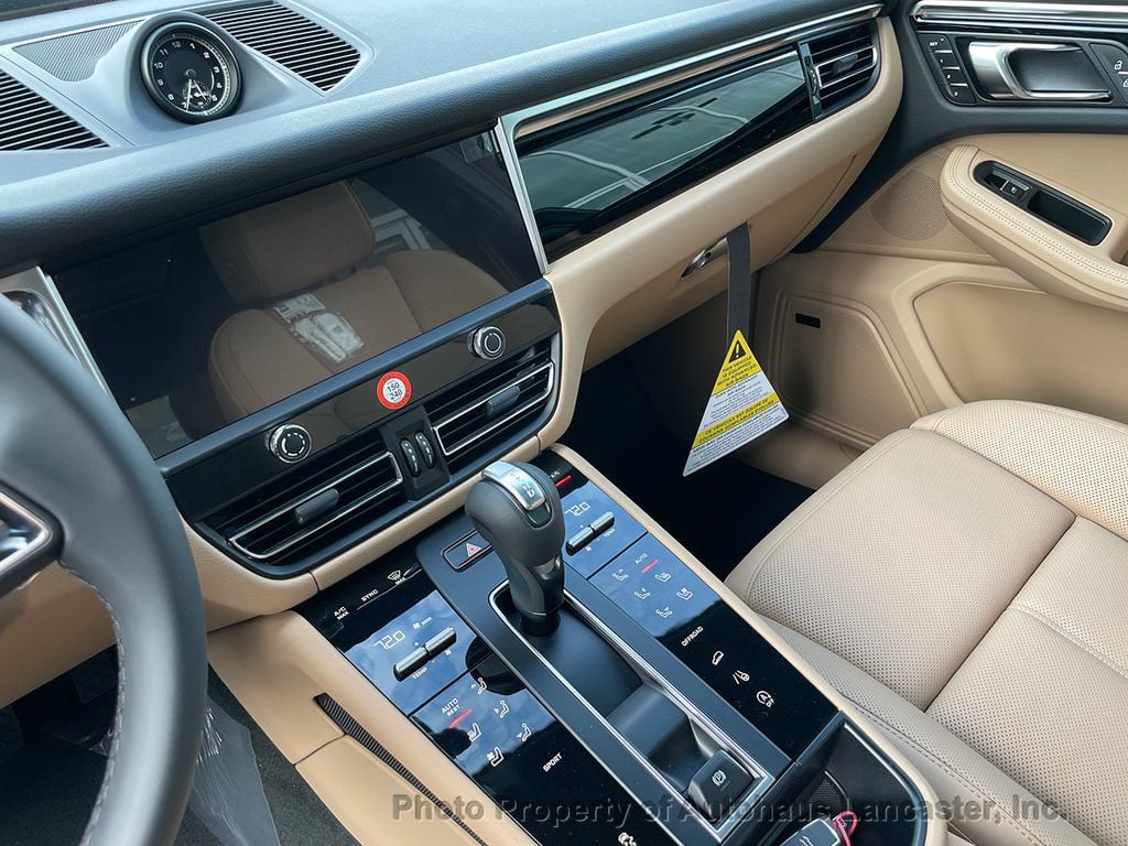 Certified Pre-Owned 2023 Porsche Macan Executive Loaner/Demo