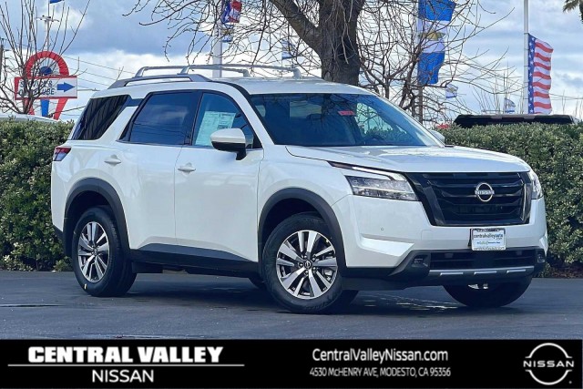 2023 Nissan Pathfinder SL