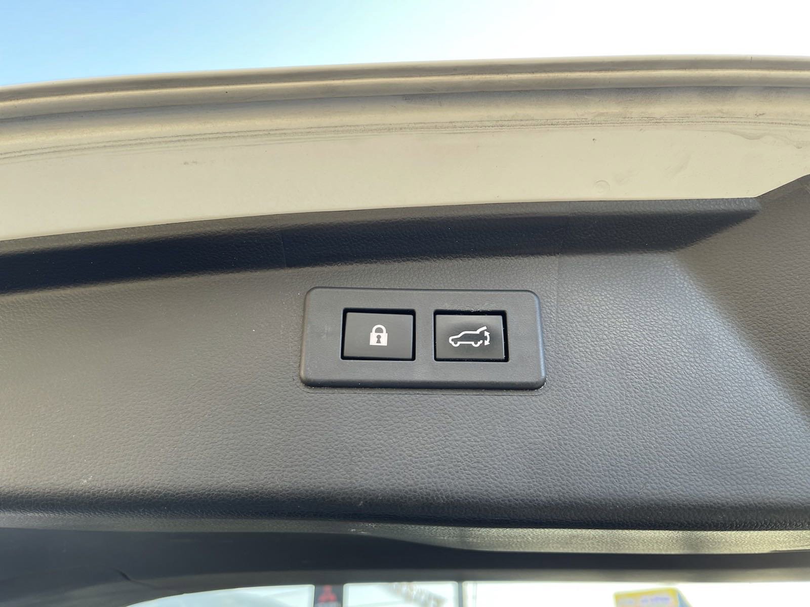 Used 2020 Crystal White Pearl Subaru Premium image 28
