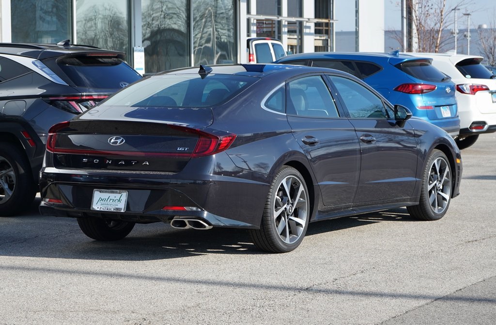 New 2023 Hyundai SONATA SEL Plus 4D Sedan in Schaumburg H09200