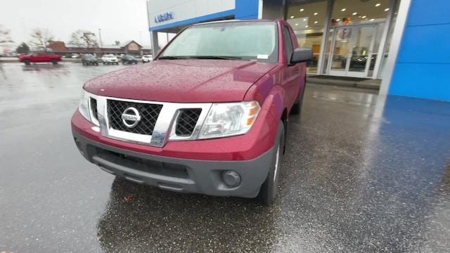 Used 2020 Red Nissan S image 3
