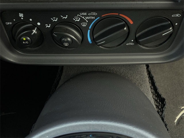 Used 2000 Black Plymouth image 17