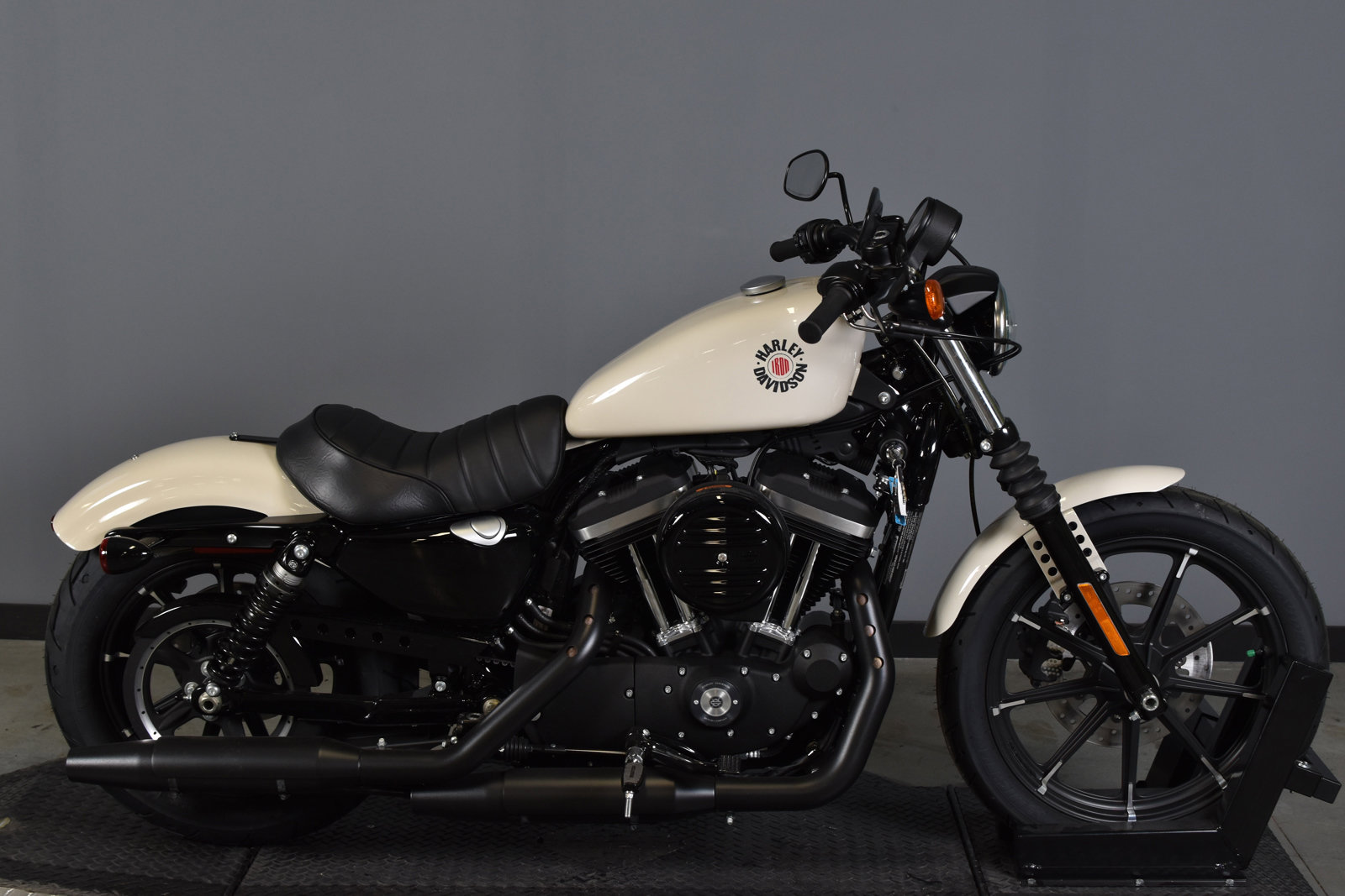 New 2022 HarleyDavidson Sportster Iron 883 XL883N Sportster in Golden