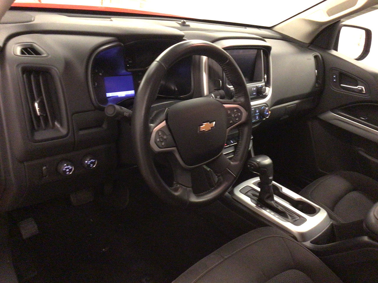 Used 2019 Crush Chevrolet 4WD LT image 18