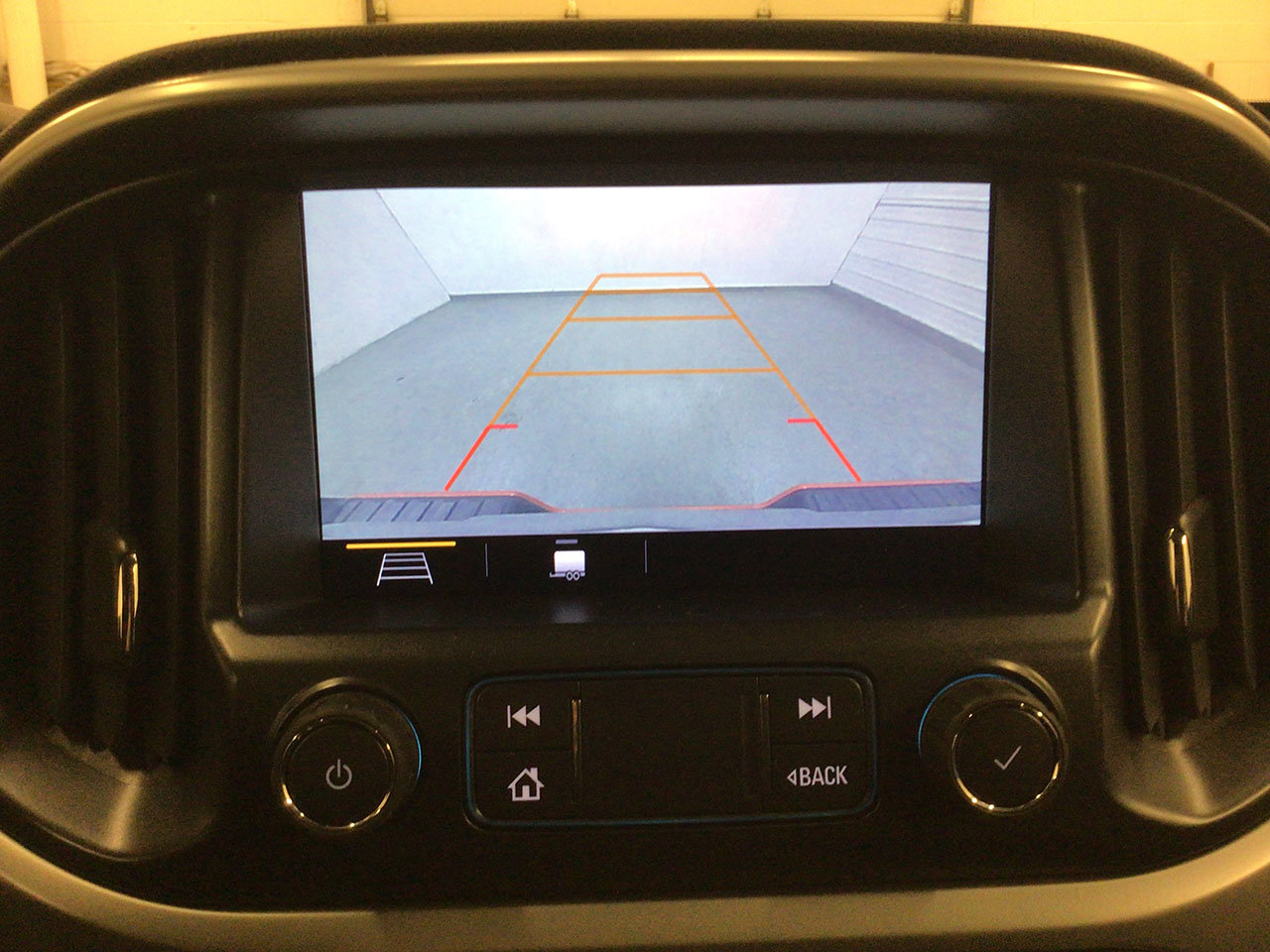 Used 2019 Crush Chevrolet 4WD LT image 4