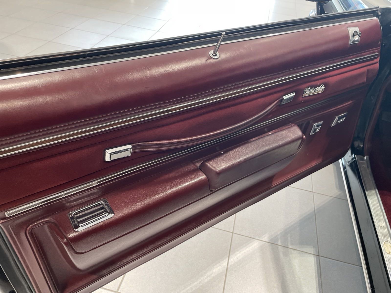Used 1976 Black Oldsmobile image 35