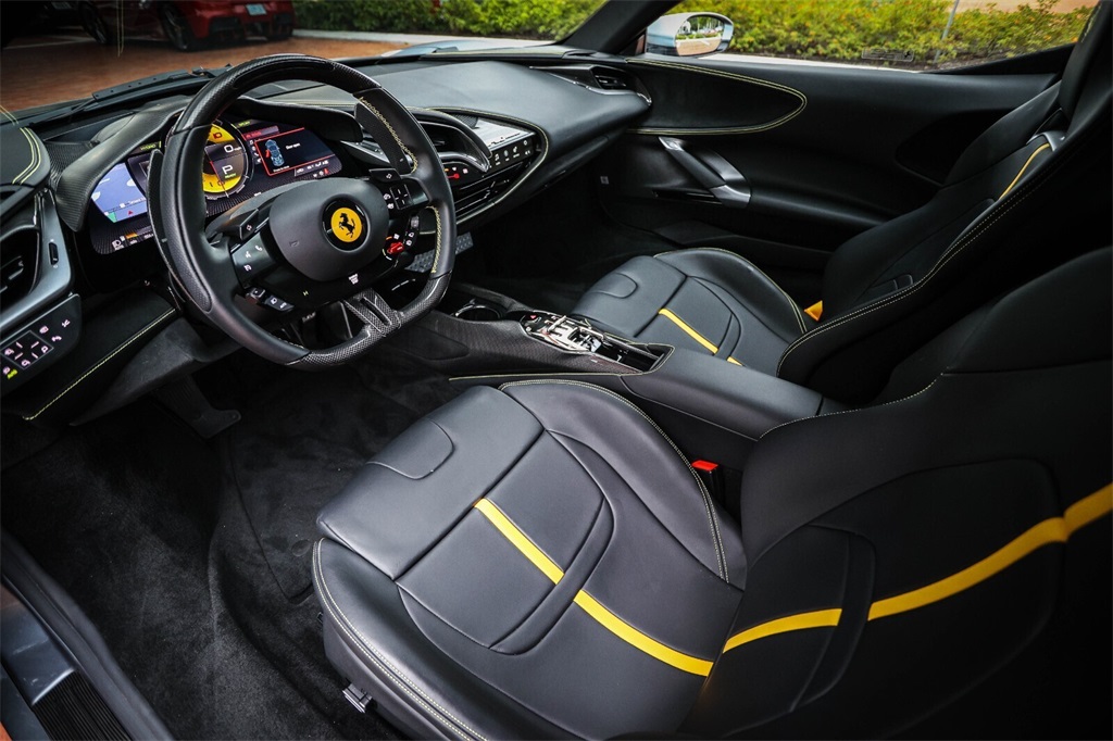 Certified Used 2021 Grigio Titanio Ferrari Base image 29