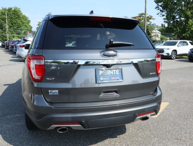 Used 2018 Magnetic Metallic Ford XLT image 5