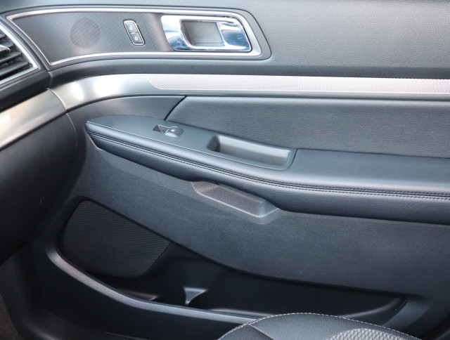 Used 2018 Magnetic Metallic Ford XLT image 21