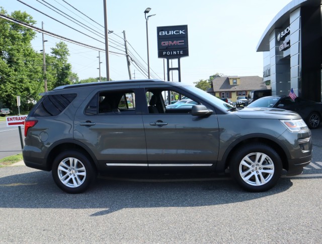 Used 2018 Magnetic Metallic Ford XLT image 2