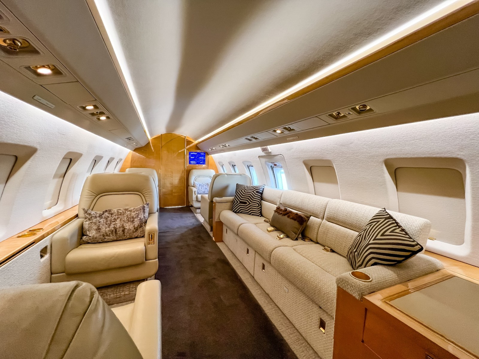 1983 BOMBARDIER CHALLENGER 601 in Scottsdale N480LA Luxury Auto