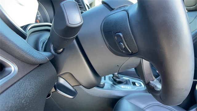 Used 2021 White Jeep Latitude Lux image 13