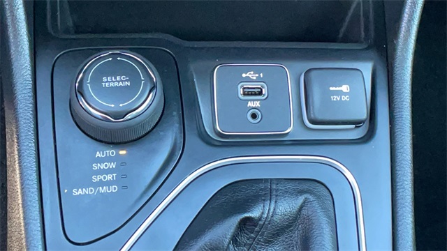 Used 2021 White Jeep Latitude Lux image 32