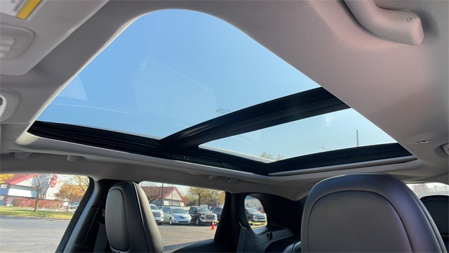 Used 2021 White Jeep Latitude Lux image 38
