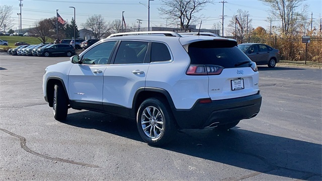 Used 2021 White Jeep Latitude Lux image 4
