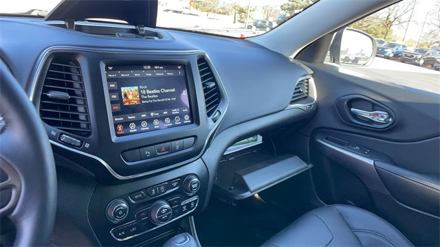Used 2021 White Jeep Latitude Lux image 20