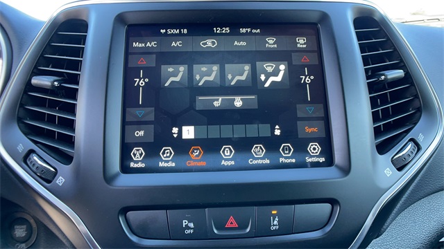 Used 2021 White Jeep Latitude Lux image 23