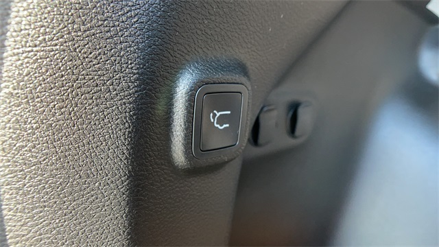 Used 2021 White Jeep Latitude Lux image 45