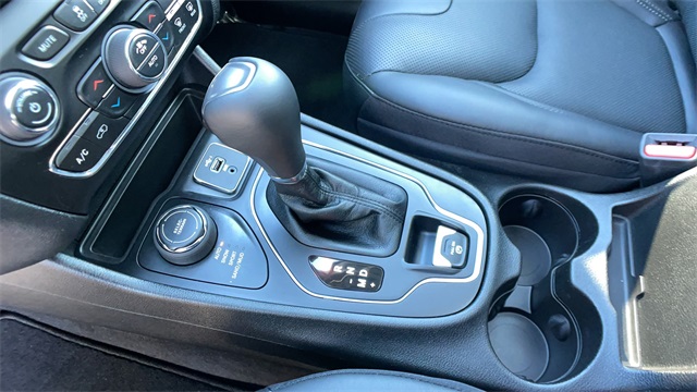 Used 2021 White Jeep Latitude Lux image 33