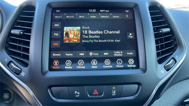 Used 2021 White Jeep Latitude Lux image 22