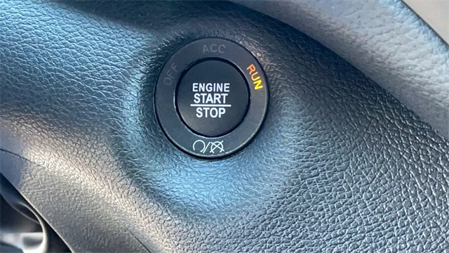 Used 2021 White Jeep Latitude Lux image 18