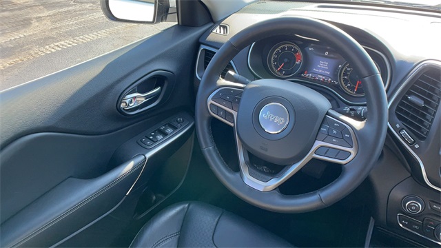 Used 2021 White Jeep Latitude Lux image 7