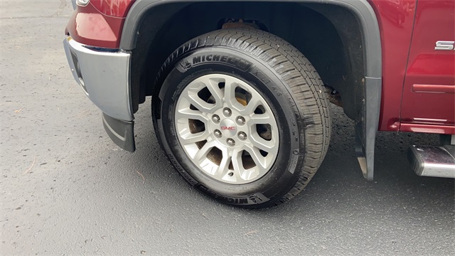 Used 2015 Red GMC SLE image 4