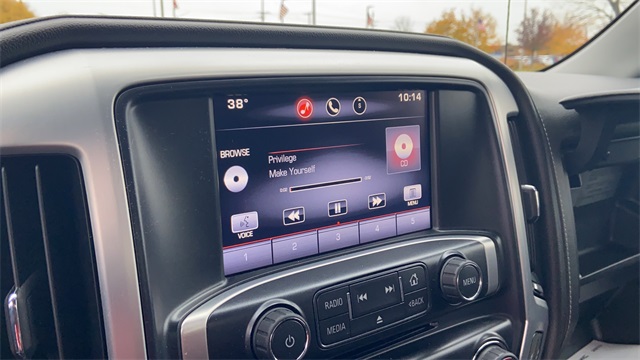 Used 2015 Red GMC SLE image 19