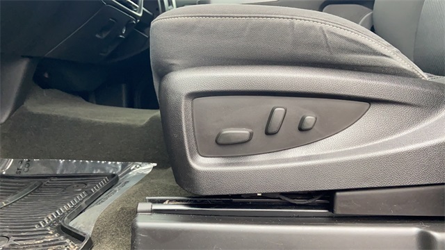 Used 2015 Red GMC SLE image 10