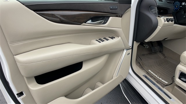 Used 2018 White Cadillac Luxury image 8