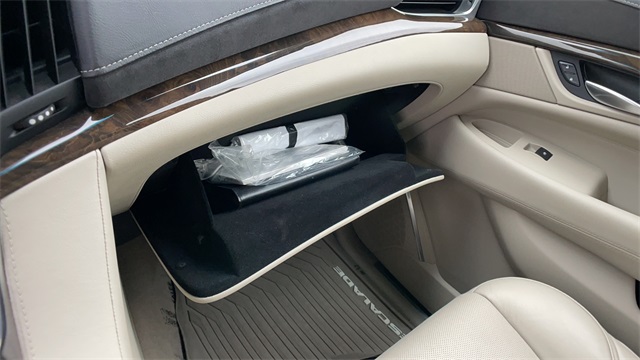 Used 2018 White Cadillac Luxury image 36