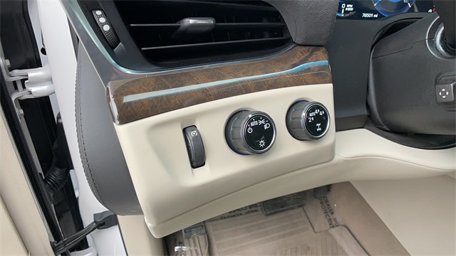 Used 2018 White Cadillac Luxury image 15