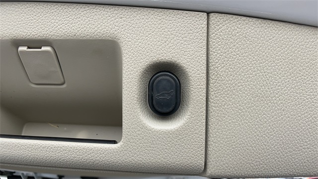 Used 2018 White Cadillac Luxury image 47
