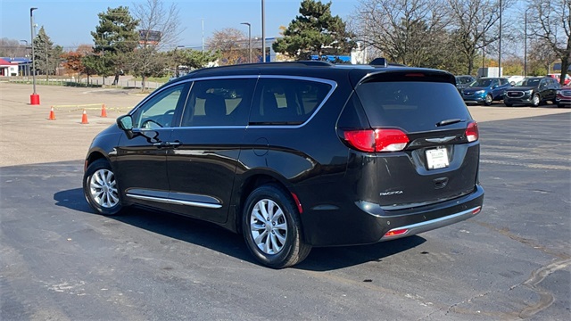 Used 2017 Black Chrysler Touring L image 44