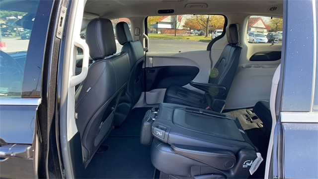 Used 2017 Black Chrysler Touring L image 36