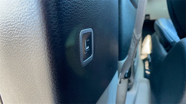 Used 2017 Black Chrysler Touring L image 38