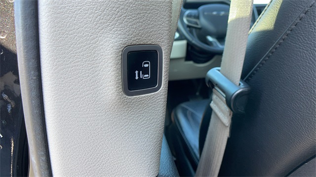 Used 2017 Black Chrysler Touring L image 37
