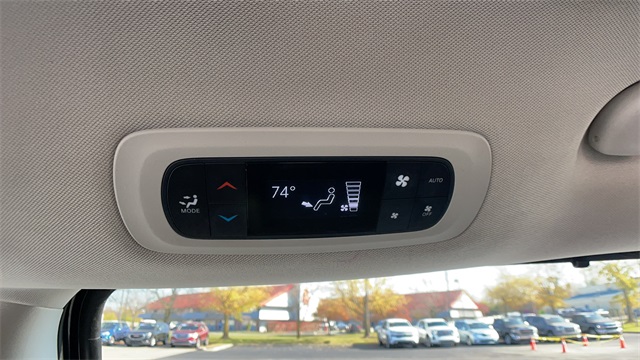 Used 2017 Black Chrysler Touring L image 39