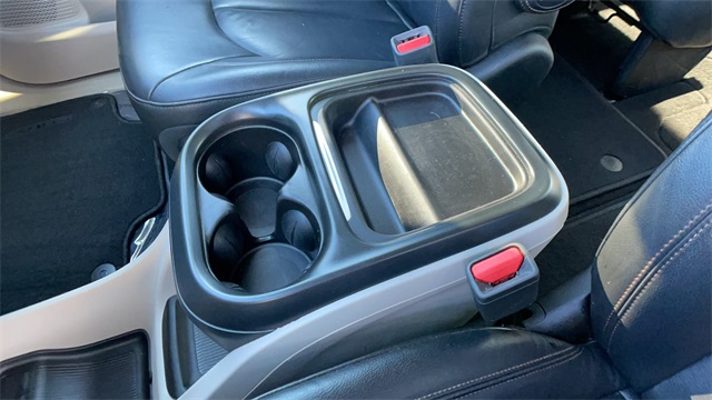 Used 2017 Black Chrysler Touring L image 31