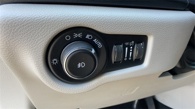 Used 2017 Black Chrysler Touring L image 12