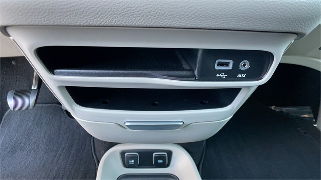 Used 2017 Black Chrysler Touring L image 29